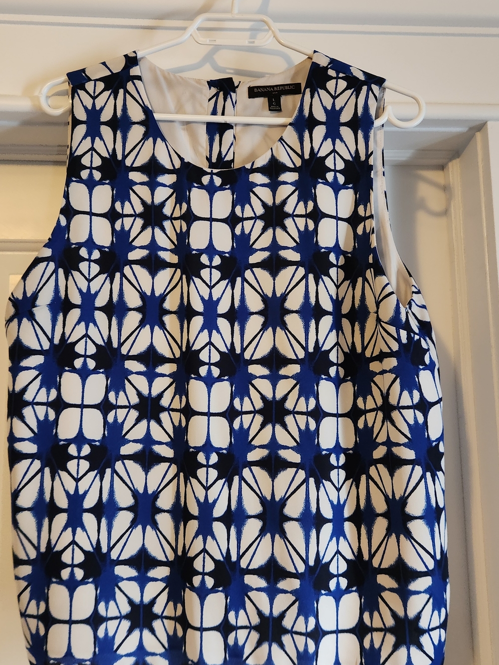 Banana Republic Navy and White Geometric Sleeveless Camisole